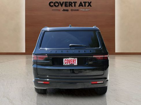 Used 2023 Jeep Wagoneer Series II AWD/4WD image 4