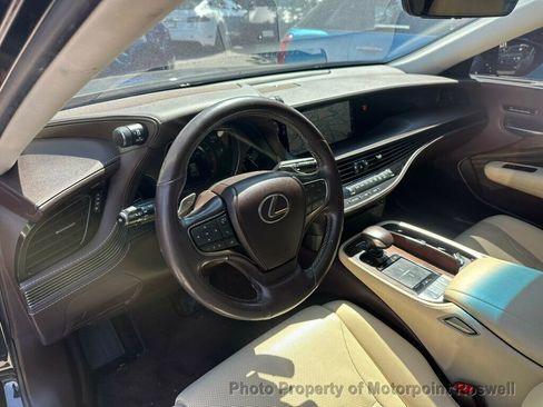 Used 2019 Lexus LS 500 w/ Accessory Package (Z2) RWD image 11