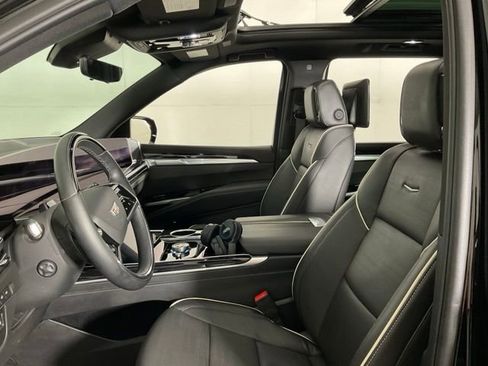 Used 2025 Cadillac Escalade Sport w/ Touring Package AWD/4WD image 27