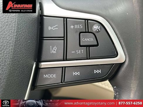 Used 2023 Toyota Highlander XLE AWD/4WD image 27
