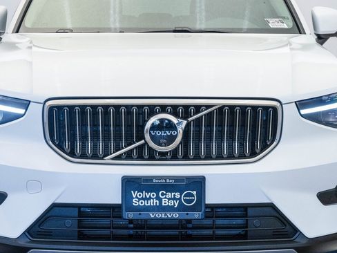 Used 2025 Volvo XC40 B5 Plus w/ Climate Package image 8