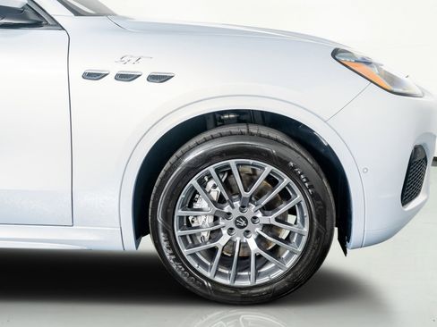 Used 2023 Maserati Grecale GT image 6