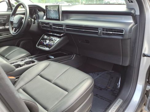 Used 2022 Lincoln Corsair AWD w/ Premium Package image 9