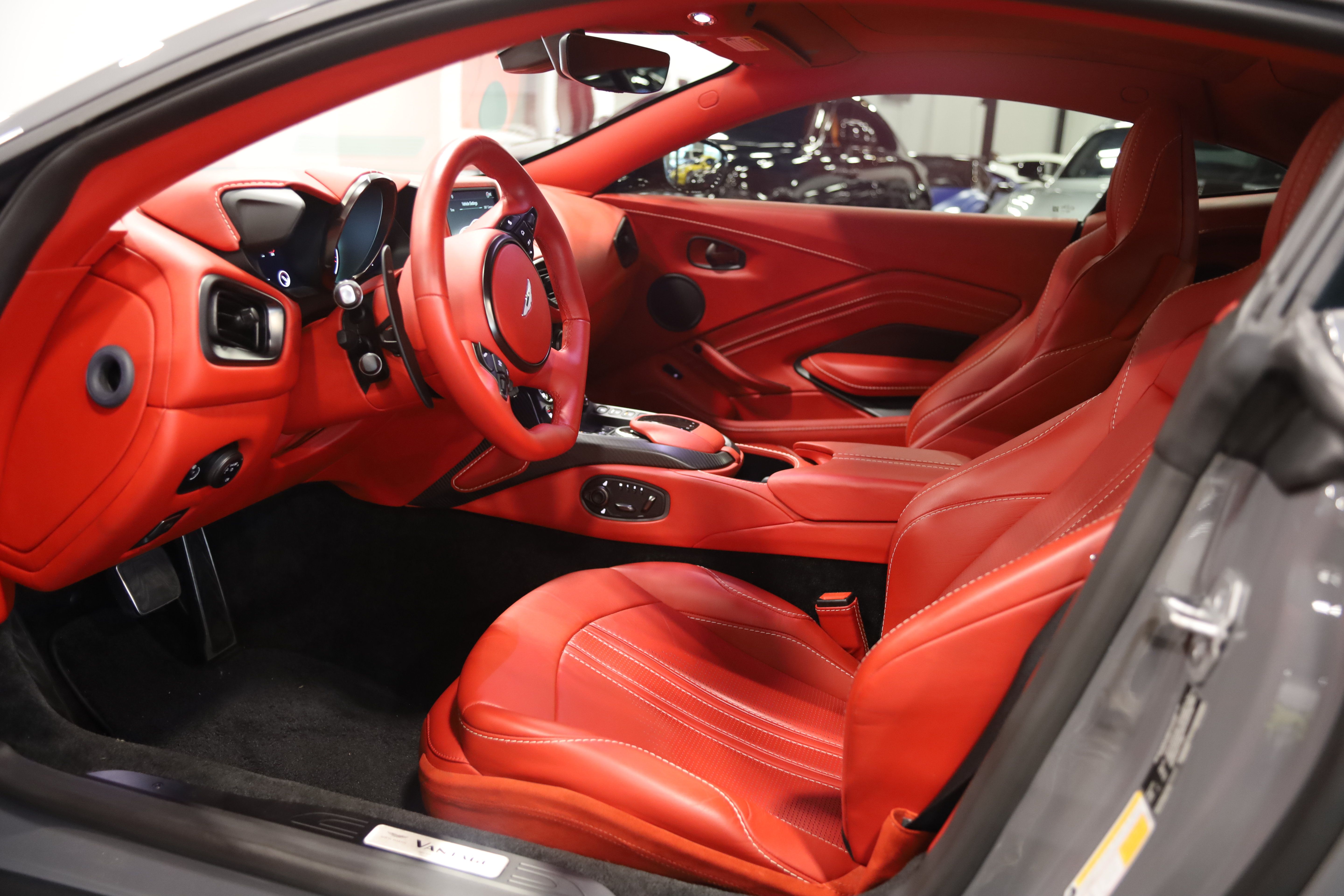 Used 2019 Aston Martin V8 Vantage Coupe RWD image 12