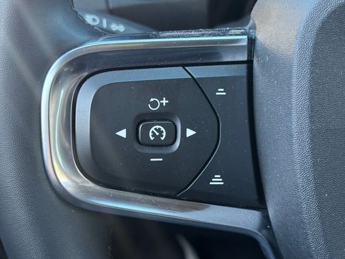 Certified 2022 Volvo XC40 T5 R-Design w/ Advanced Package image 19