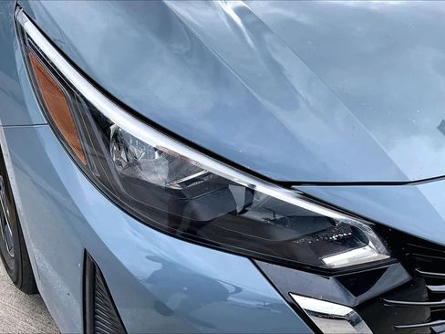 Used 2025 Nissan Sentra SV FWD image 26