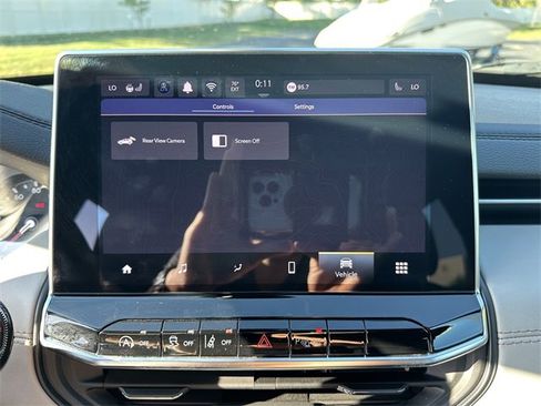 Used 2024 Jeep Compass Limited image 29