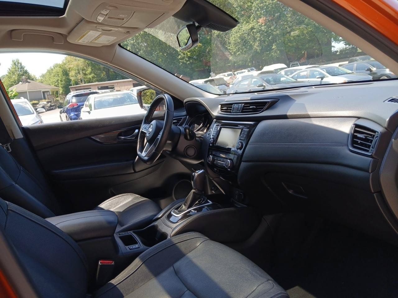 Used 2017 Nissan Rogue SL w/ SL Premium Package AWD/4WD image 16