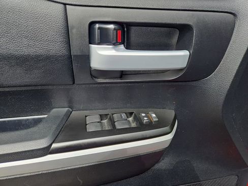 Used 2017 Toyota Tundra SR5 AWD/4WD image 16