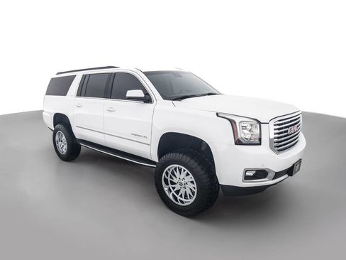 Used 2018 GMC Yukon XL SLT w/ Premium Edition AWD/4WD image 3