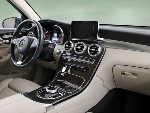 Used 2019 Mercedes-Benz GLC 300 image 18
