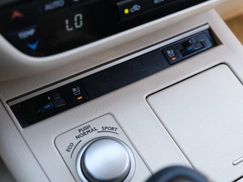 Used 2015 Lexus ES 350 w/ Premium Package FWD image 24