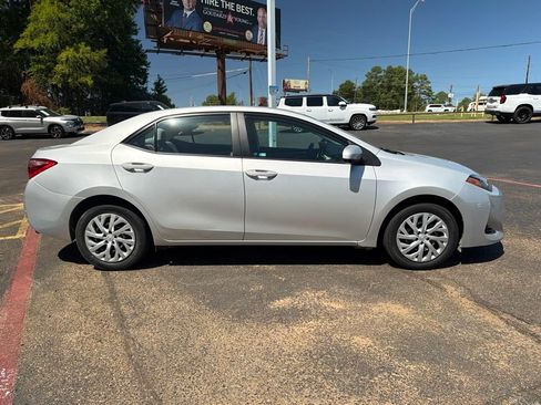 Used 2017 Toyota Corolla LE w/ Carpet Mat Package (TMS) FWD image 5