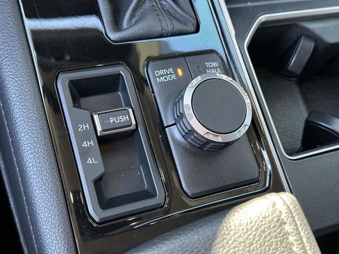 Used 2024 Toyota Tundra Limited image 31