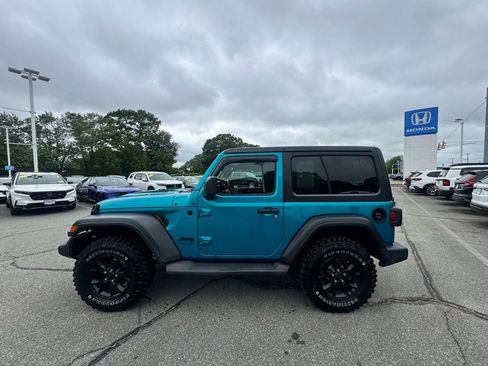 Used 2020 Jeep Wrangler Sport AWD/4WD image 3