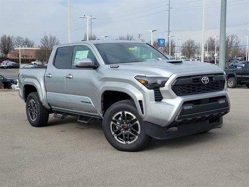 Certified 2025 Toyota Tacoma TRD Sport image 1