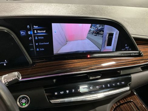 Used 2023 Cadillac Escalade Premium Luxury AWD/4WD image 21