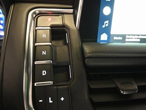 Used 2022 Chevrolet Suburban Z71 w/ Off-Road Capability Package image 31