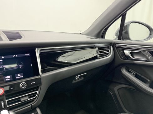 Certified 2024 Porsche Macan AWD/4WD image 58