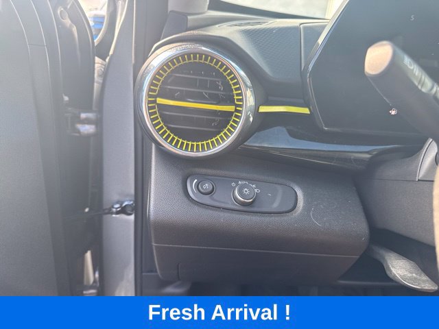 Used 2024 Chevrolet Trax ACTIV w/ Sunroof Package FWD image 9