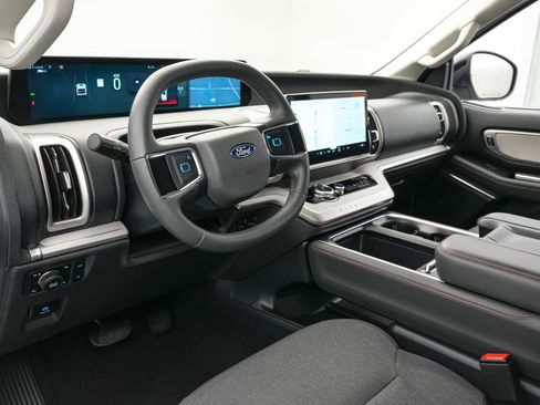 Certified 2025 Ford Expedition Max Active AWD/4WD image 13