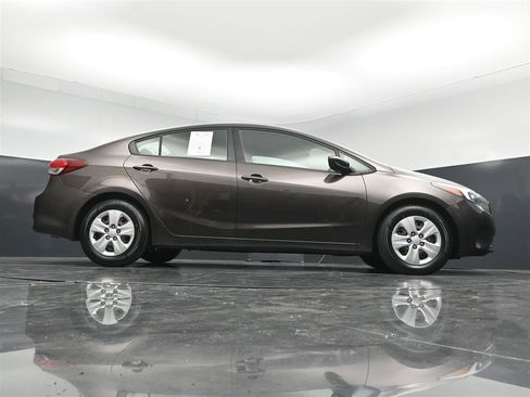 Used 2018 Kia Forte LX FWD image 29