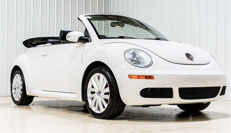 Used 2010 Volkswagen Beetle Convertible FWD image 1