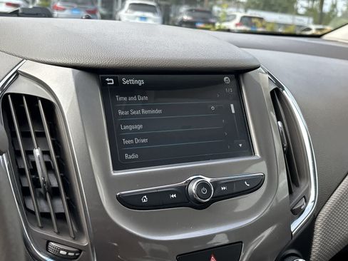Used 2018 Chevrolet Cruze LT w/ Convenience Package FWD image 16