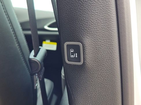 New 2026 Chrysler Pacifica Select image 12