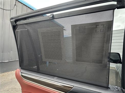 Used 2017 Lexus LX 570 4WD image 36