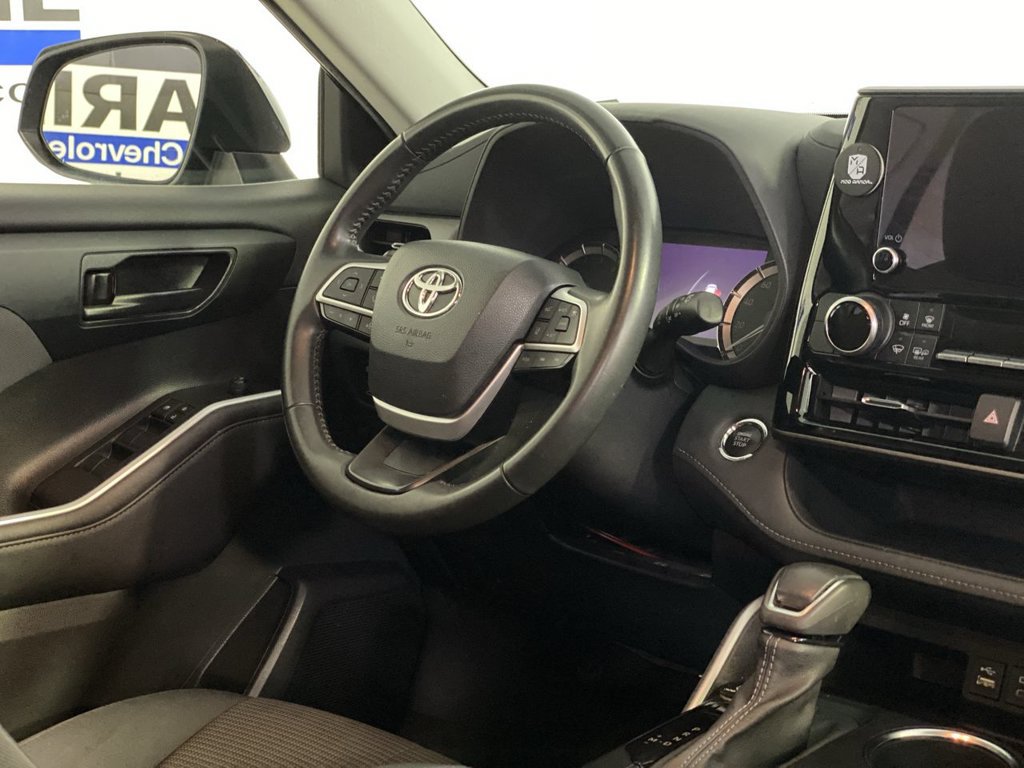 Used 2023 Toyota Highlander LE FWD image 14