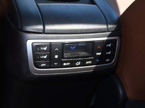 Used 2019 Toyota Highlander Limited Platinum AWD/4WD image 18