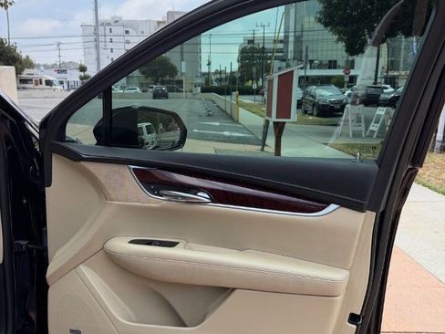 Used 2017 Cadillac XT5 Premium Luxury w/ Driver Assist Package FWD image 59