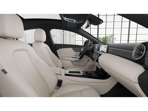 Used 2025 Mercedes-Benz CLA 250 image 4