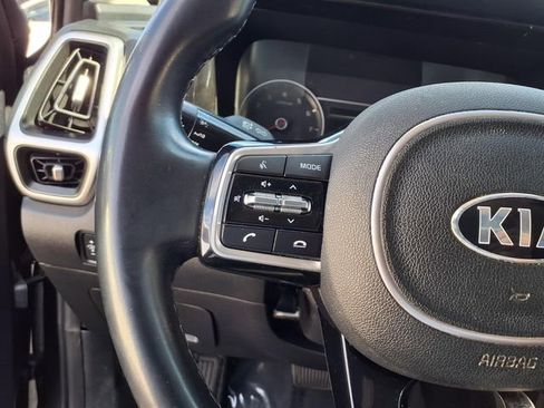 Used 2021 Kia Sorento S image 15