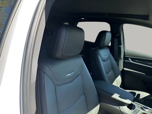 New 2026 Cadillac XT5 Sportv w/ LPO, Onyx Lite Package AWD/4WD image 17