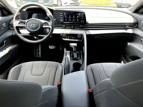 Used 2025 Hyundai Elantra Sport FWD image 30