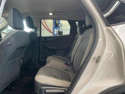 Used 2022 Ford Escape SE w/ SE Sport Appearance Package AWD/4WD image 21