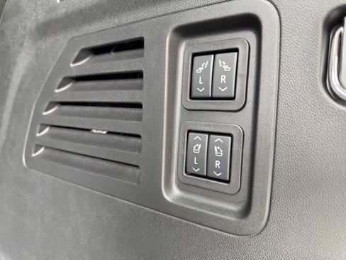 Used 2026 Chevrolet Traverse RS image 21