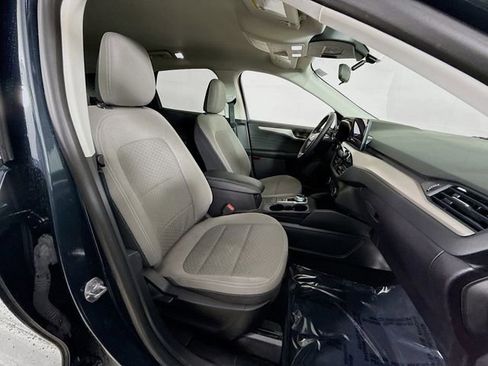 Certified 2022 Ford Escape SE w/ Cold Weather Package image 27