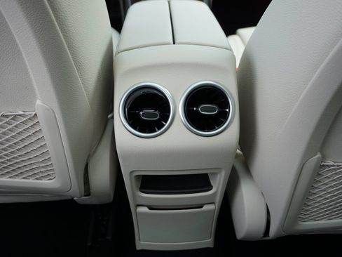 Used 2025 Mercedes-Benz GLB 250 image 45