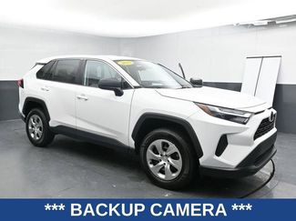 Used 2023 Toyota RAV4 LE video 3