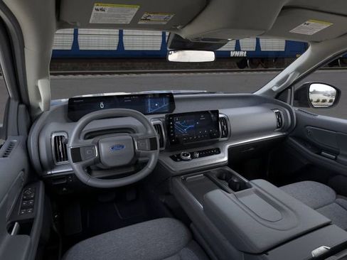 New 2025 Ford Expedition Active image 9
