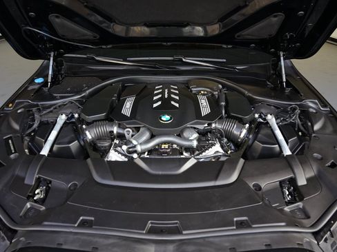 Used 2022 BMW 750i xDrive w/ Executive Package image 33