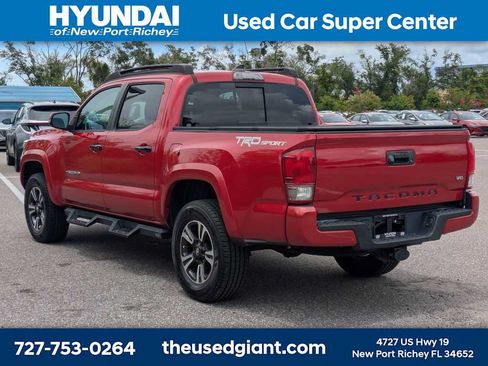 Used 2017 Toyota Tacoma TRD Sport w/ Tow Package RWD image 3