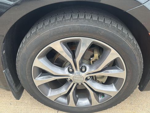 Used 2017 Chrysler Pacifica Limited FWD image 11