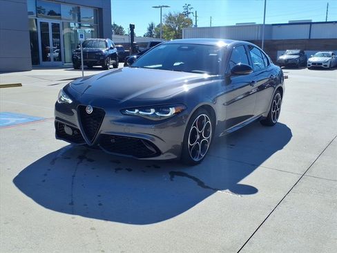 New 2025 Alfa Romeo Giulia w/ Veloce Package Rwd image 2