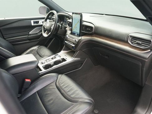 Used 2020 Ford Explorer Platinum w/ Premium Technology Package AWD/4WD image 20