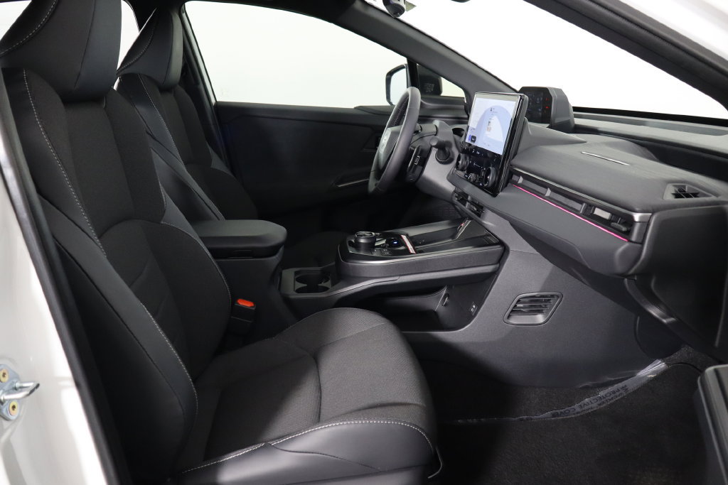Used 2026 Toyota C-HR AWD/4WD image 18