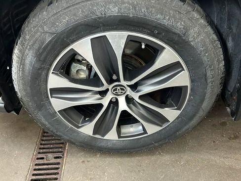 Certified 2023 Toyota Highlander XLE image 6